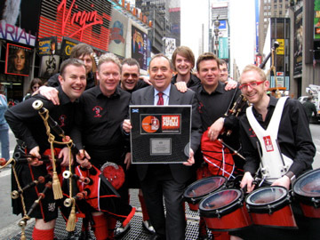 bypass Troubled badning Red Hot Chilli Pipers - Press